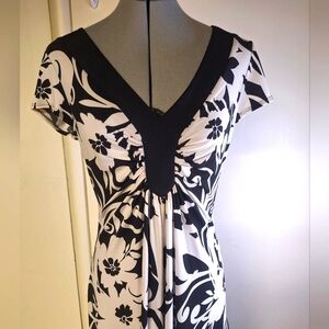 Maggy L Double V Neck, Black & White Dress  Size 8